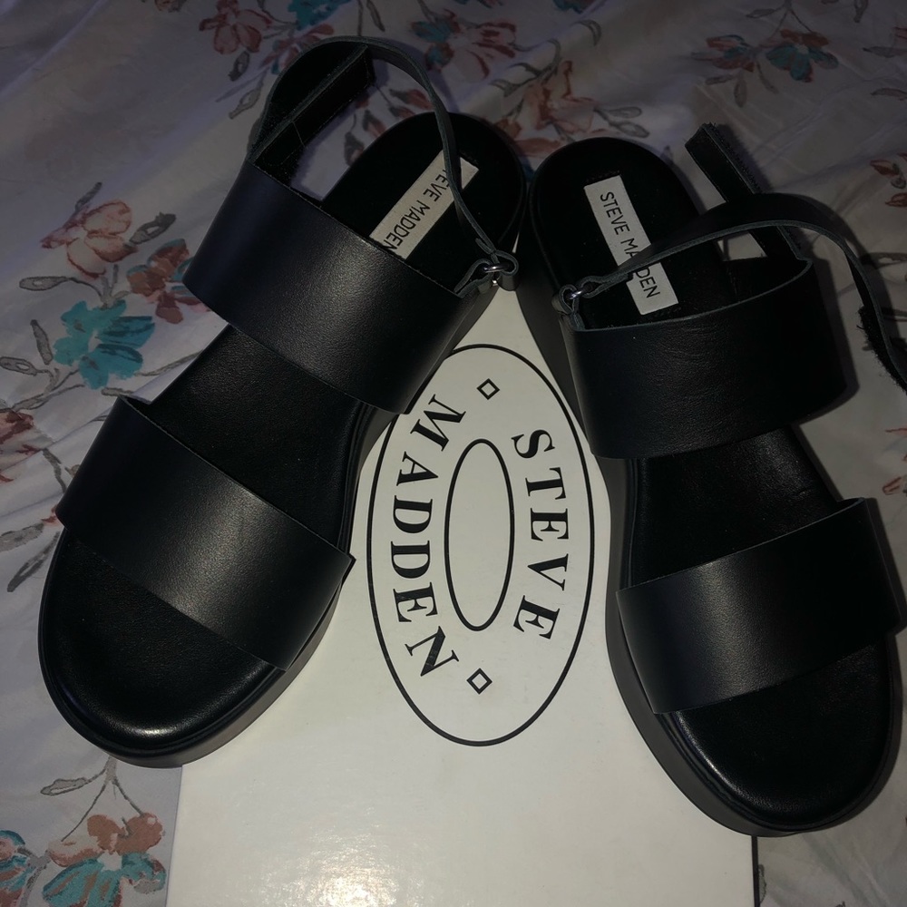 STEVE MADDEN BLK LEATHER SANDALS SZE 10